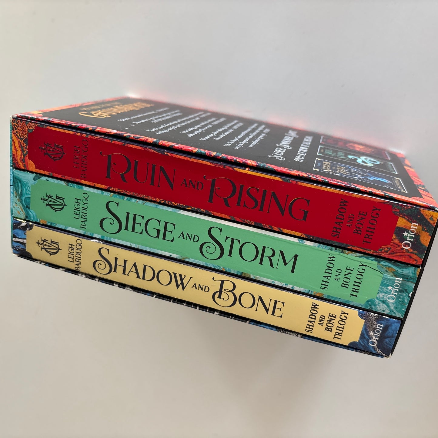 Bardugo, Leigh: Shadow and bone Trilogy