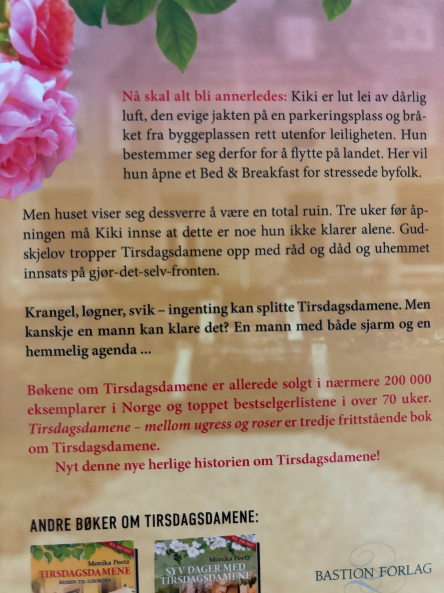 Peetz, Monika: Tirsdagsdamene mellom ugress og roser