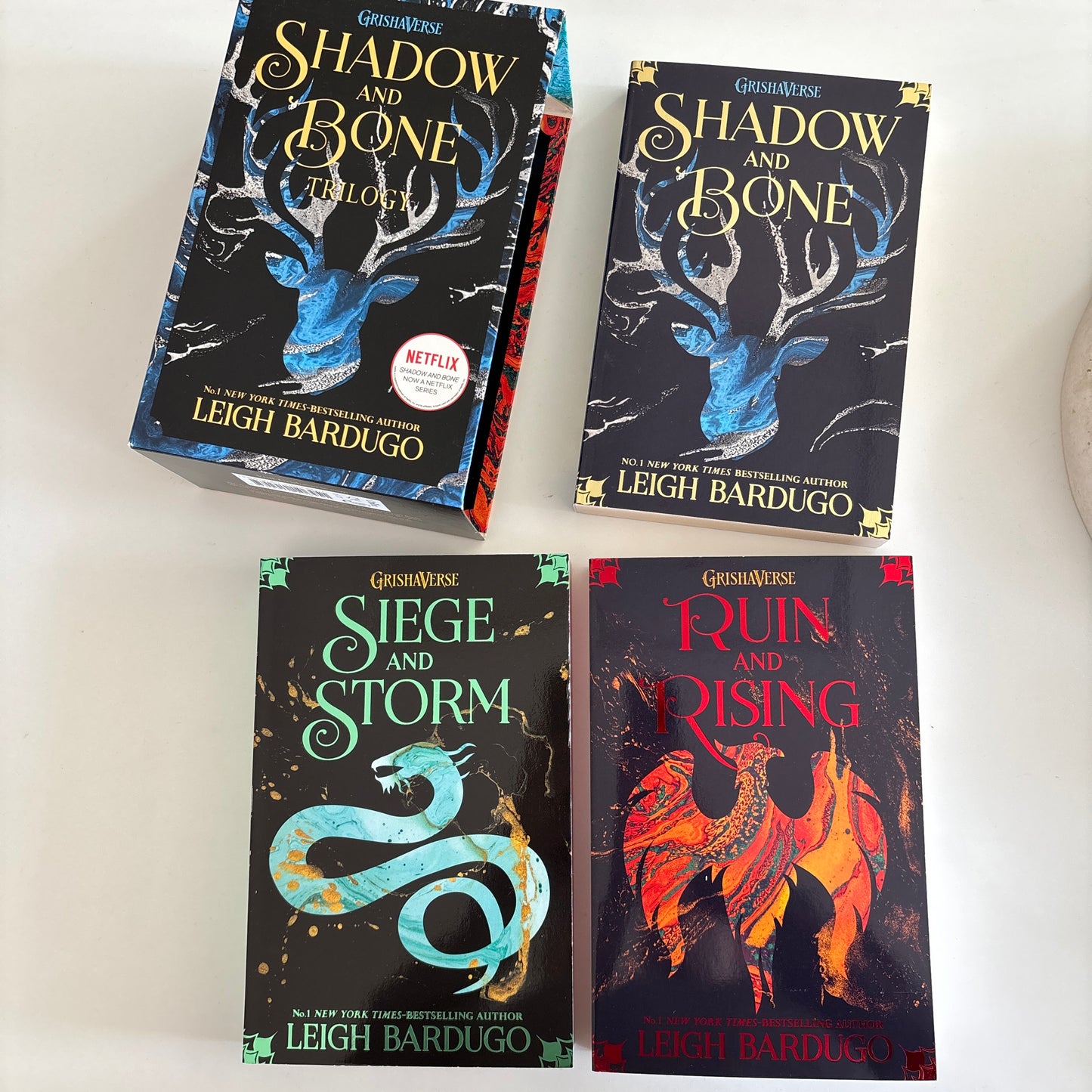 Bardugo, Leigh: Shadow and bone Trilogy