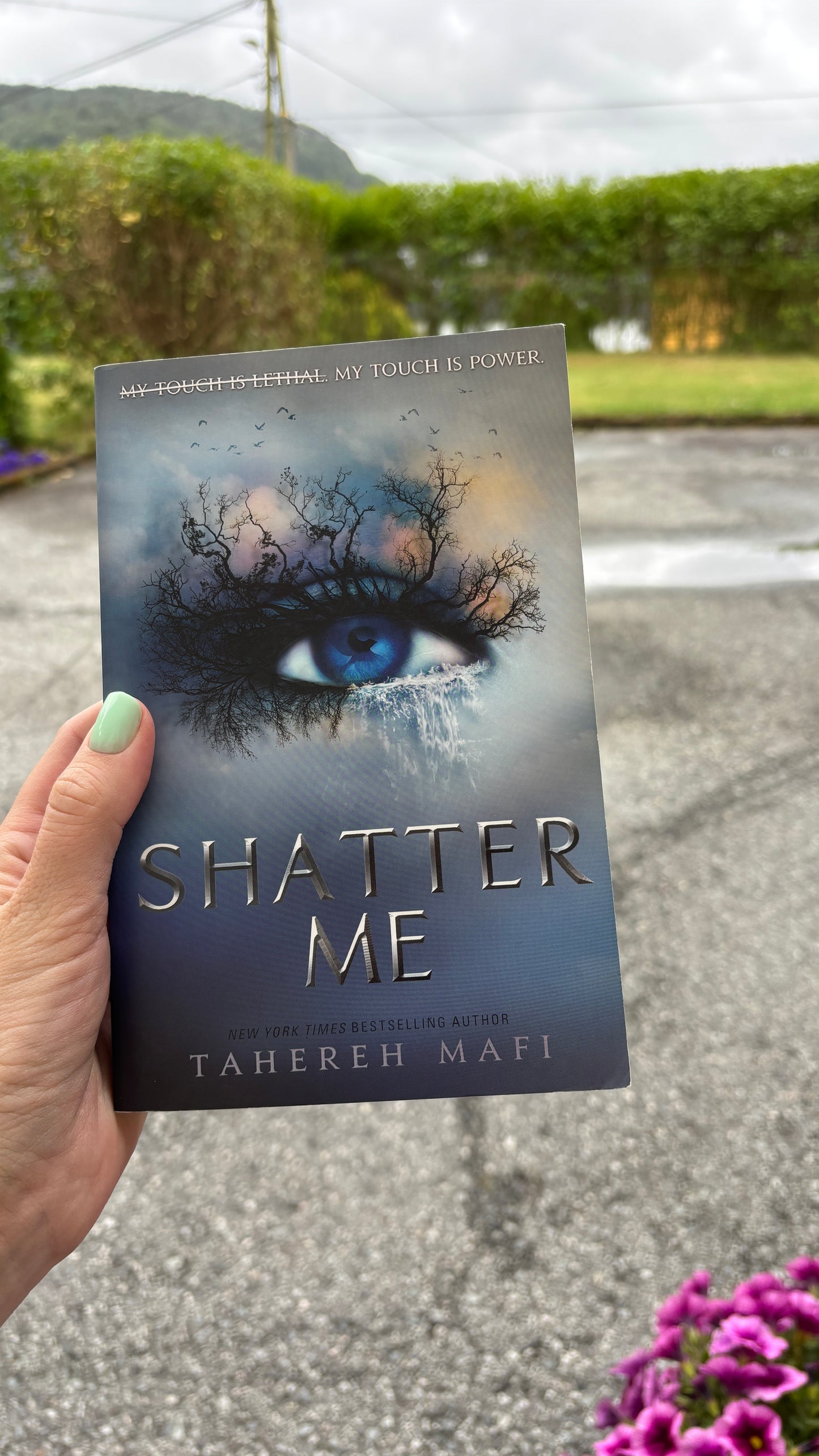 Mafi, Tahereh: Shatter me
