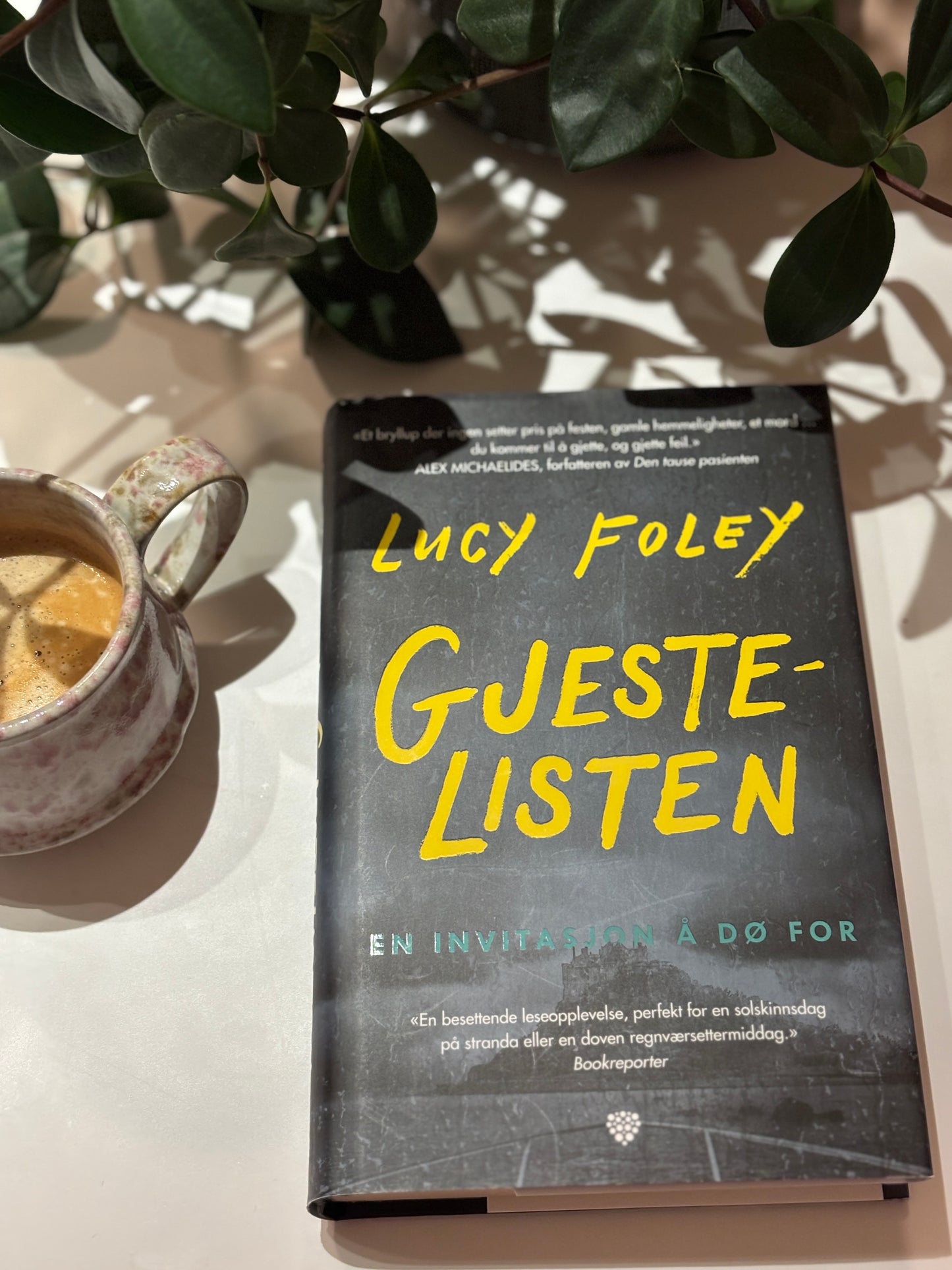 Foley, Lucy: Gjestelisten