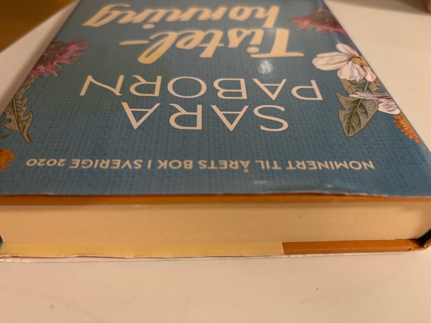 Paborn, Sara: Tistelhonning