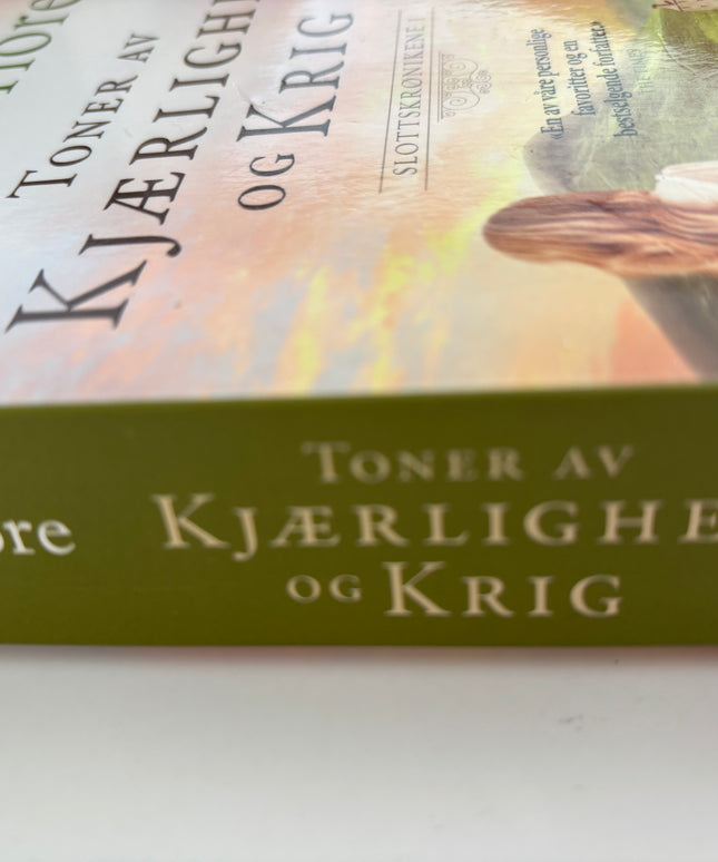 Montefiore, Santa: Toner av kjærlighet og krig