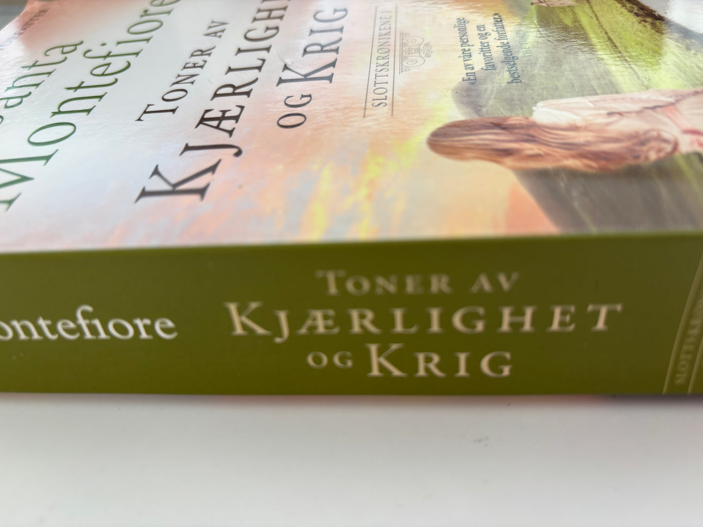 Montefiore, Santa: Toner av kjærlighet og krig