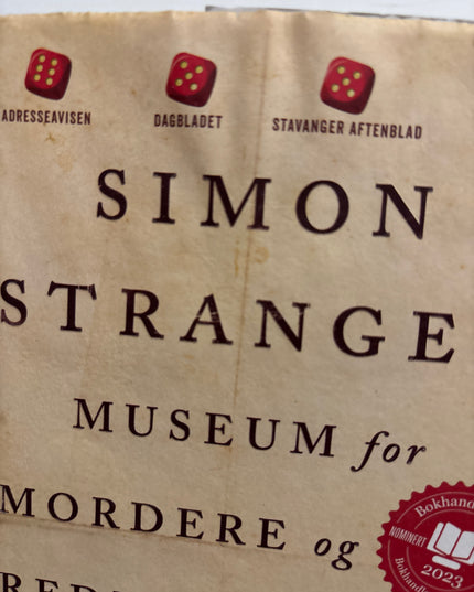 Stranger, Simon: Museum for mordere og redningsmenn