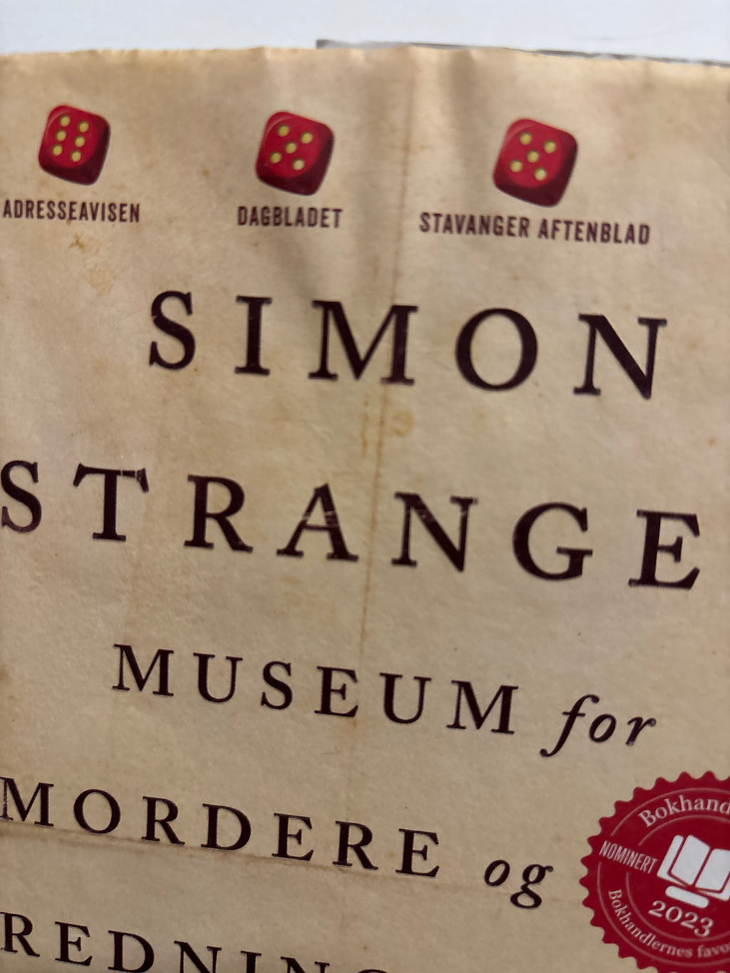Stranger, Simon: Museum for mordere og redningsmenn