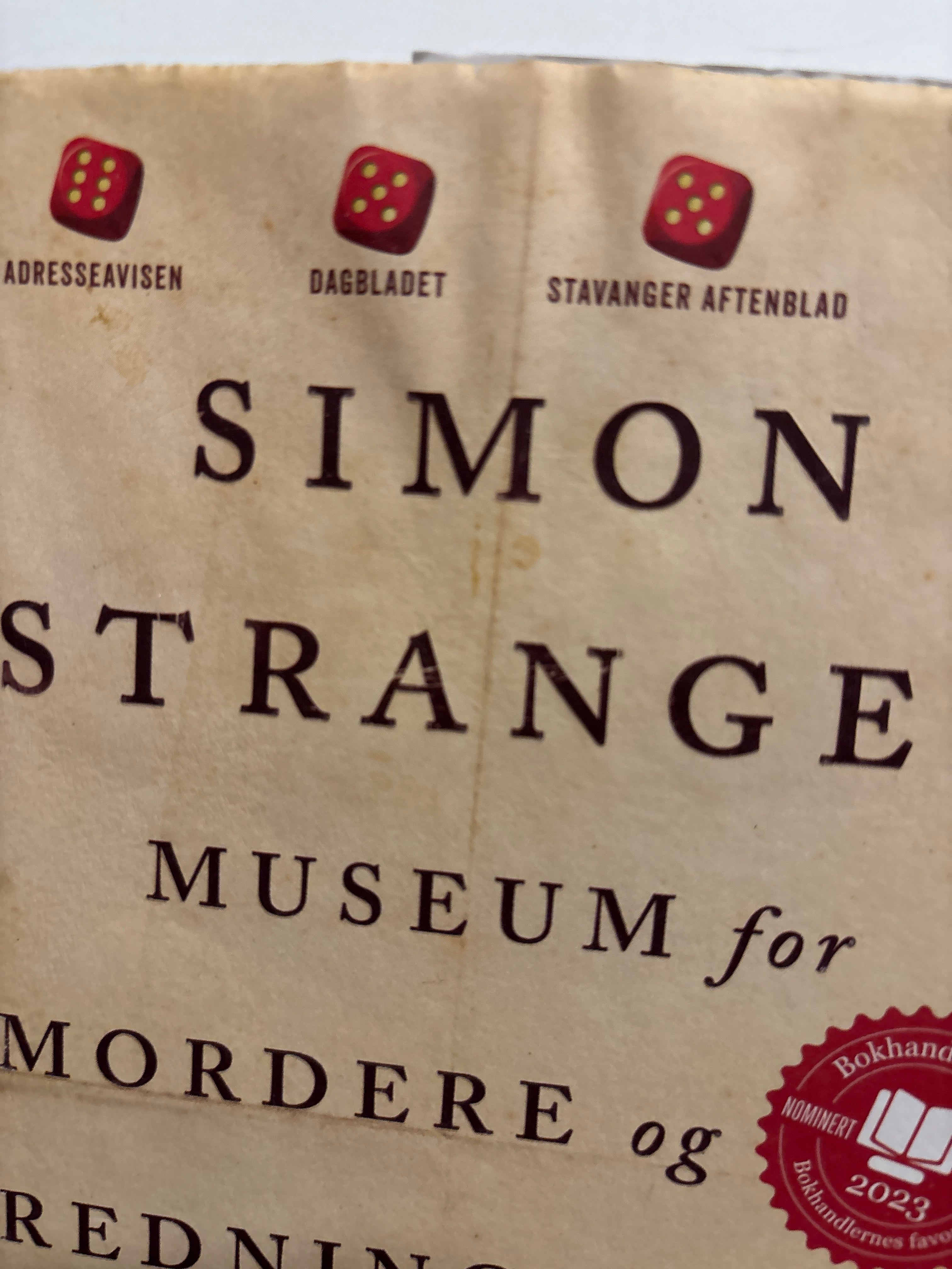 Stranger, Simon: Museum for mordere og redningsmenn