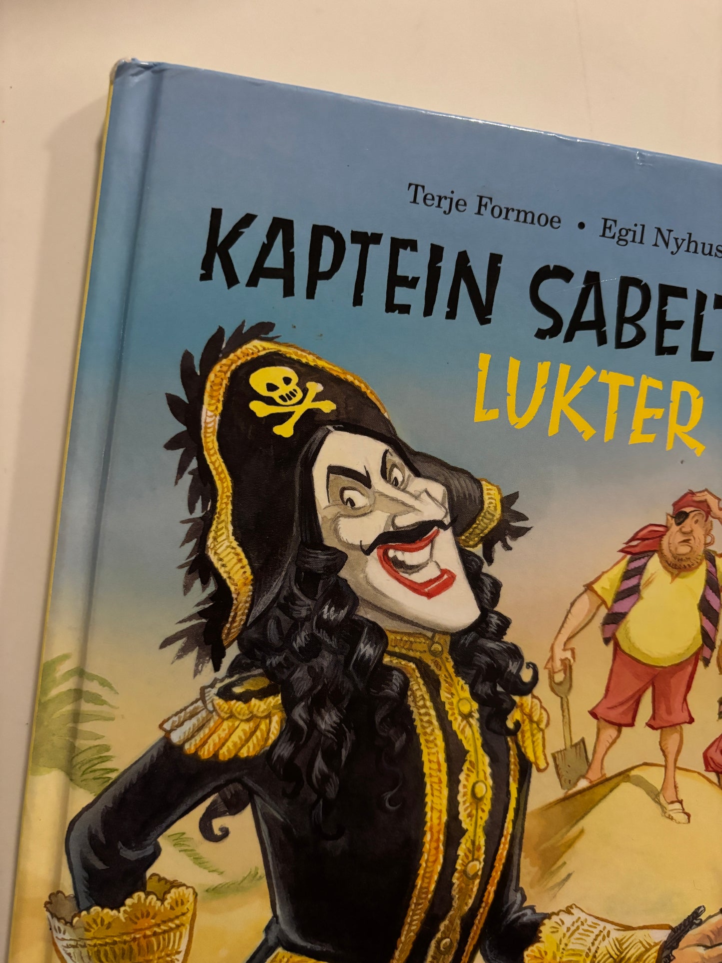 Formoe, Terje: Kaptein Sabeltann lukter gull