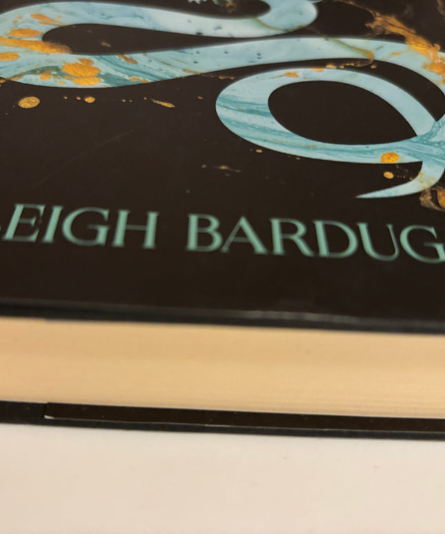 Bardugo, Leigh: Stormangrep - Shadow and bone