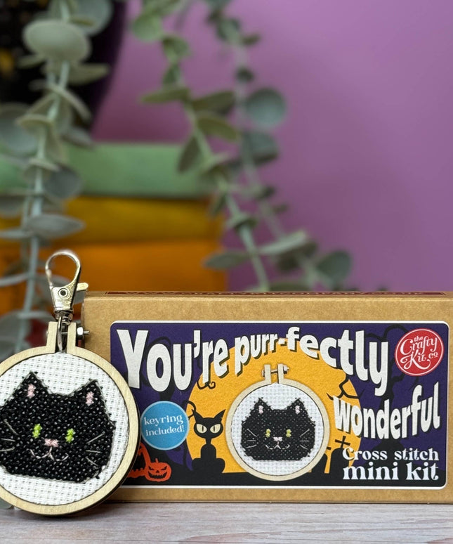 You're purr-fect! Mini Matchbox Broderingssett