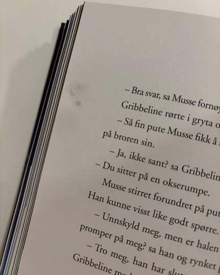 Brinck, Camilla: Musse & Helium - Mysteriet med hullet i veggen