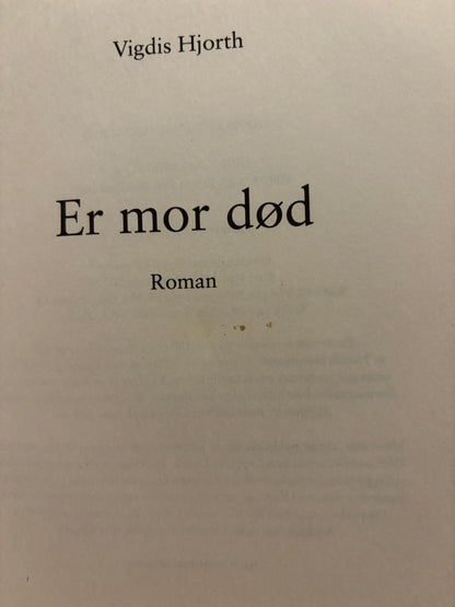 Hjorth, Vigdis: Er mor død