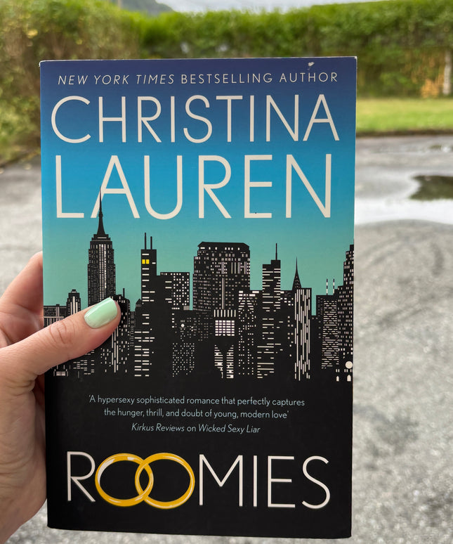 Lauren, Christina: Roomies
