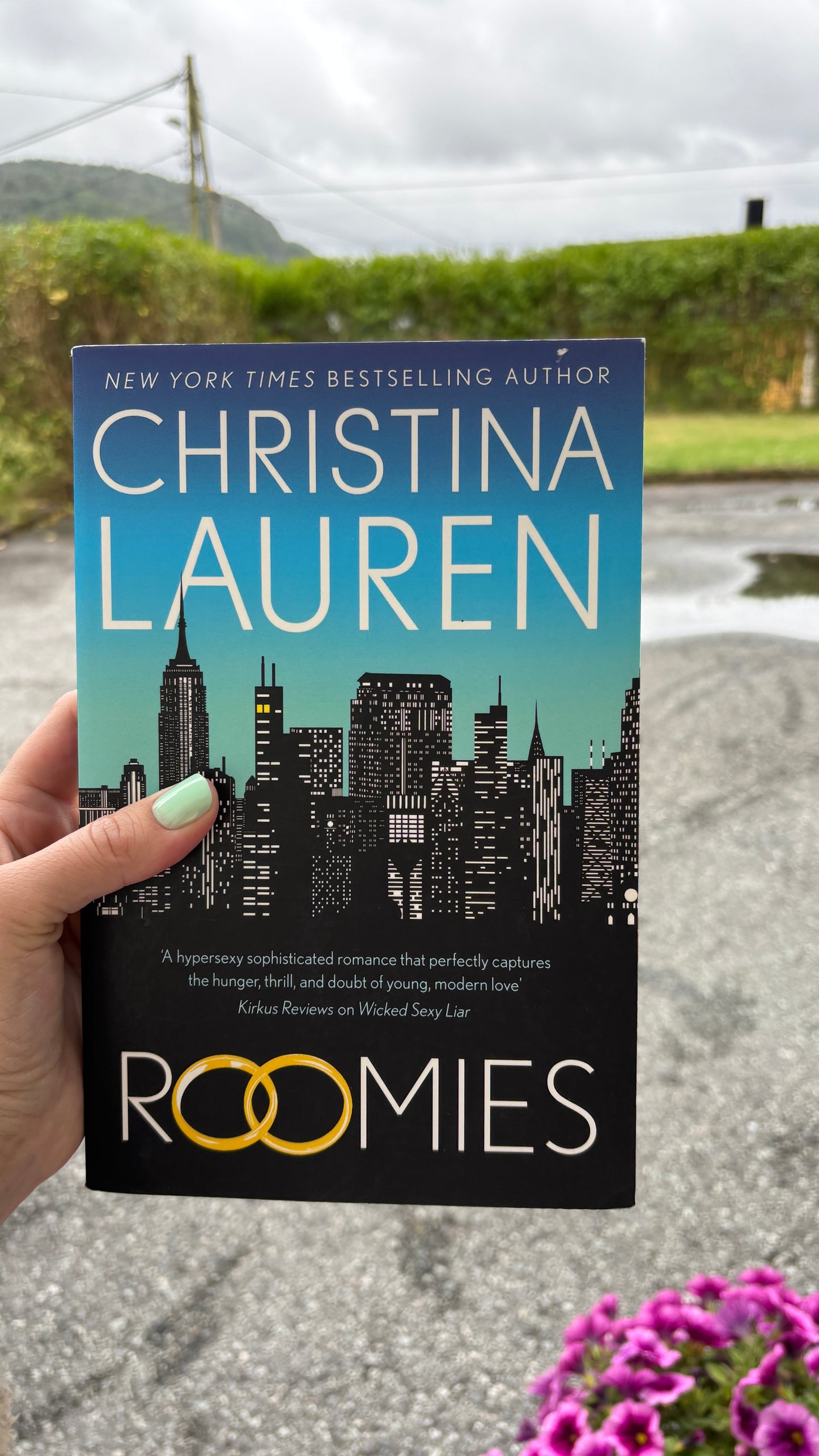 Lauren, Christina: Roomies