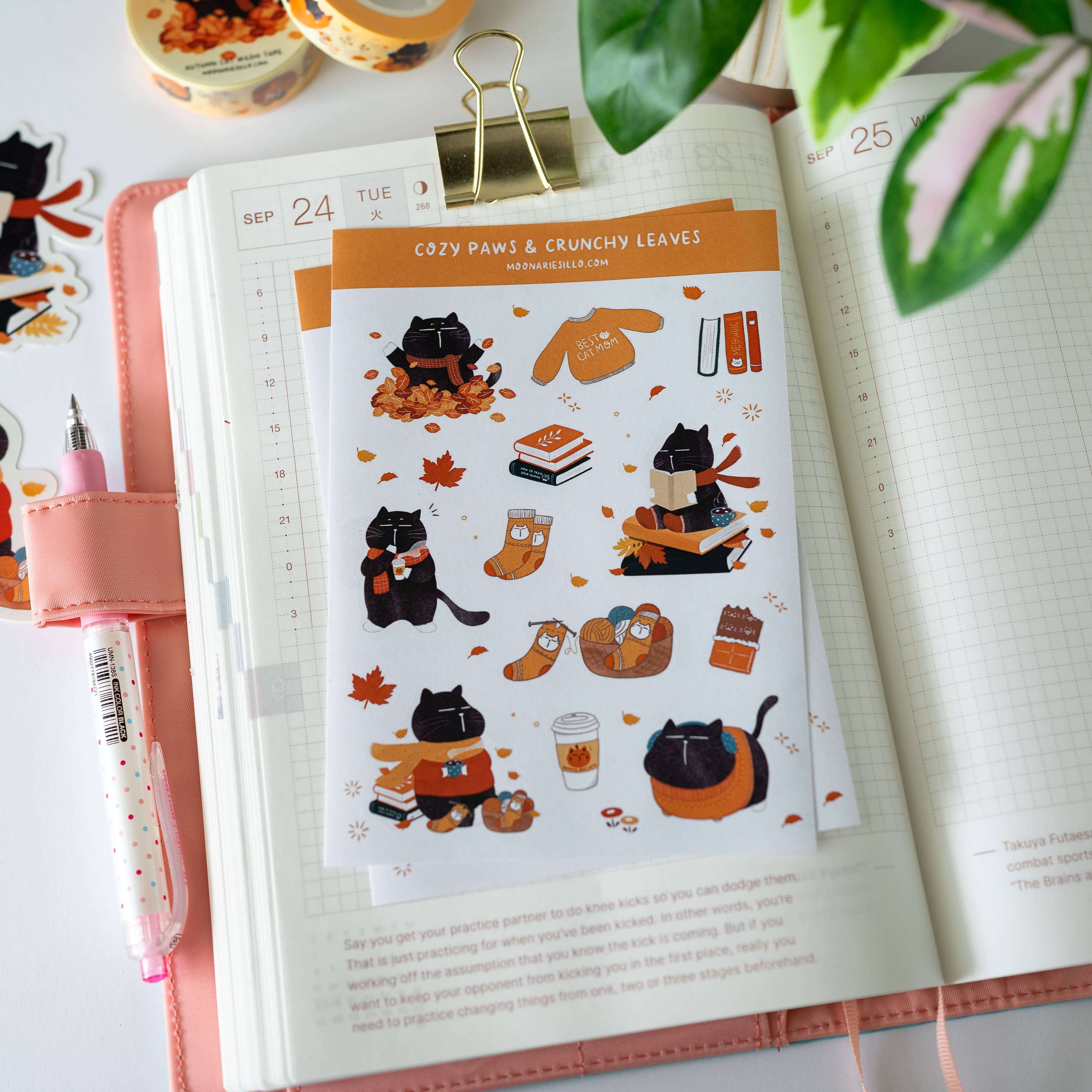 Cozy Autumn Mocha Cat | Klistremerkeark