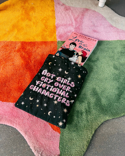 Hot Girls Cry Bokomslag / Booksleeve