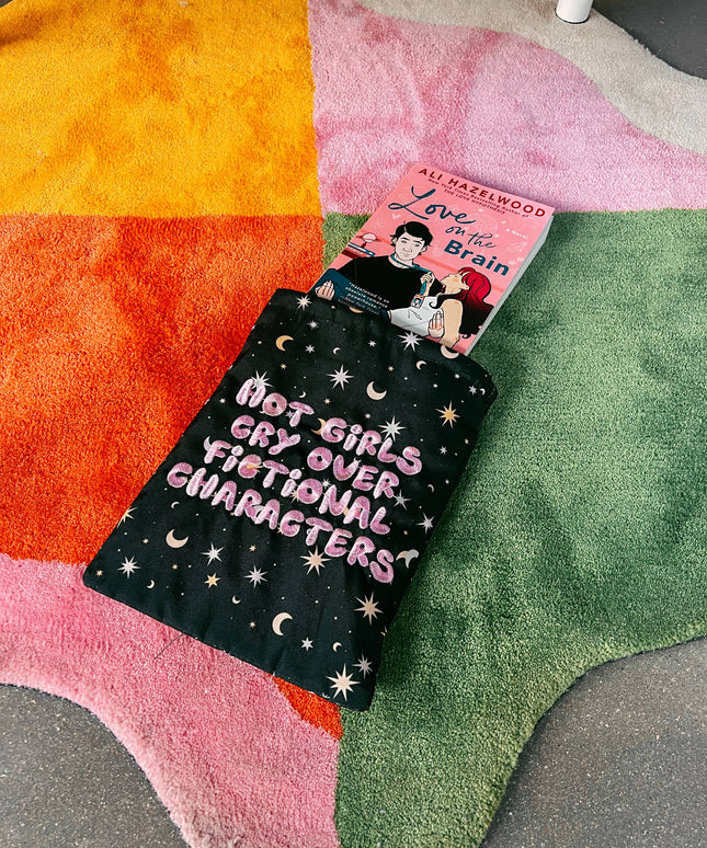 Hot Girls Cry Bokomslag / Booksleeve