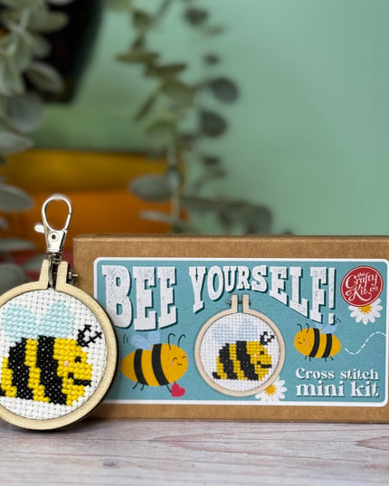 Bee Yourself! Mini Matchbox Broderingssett