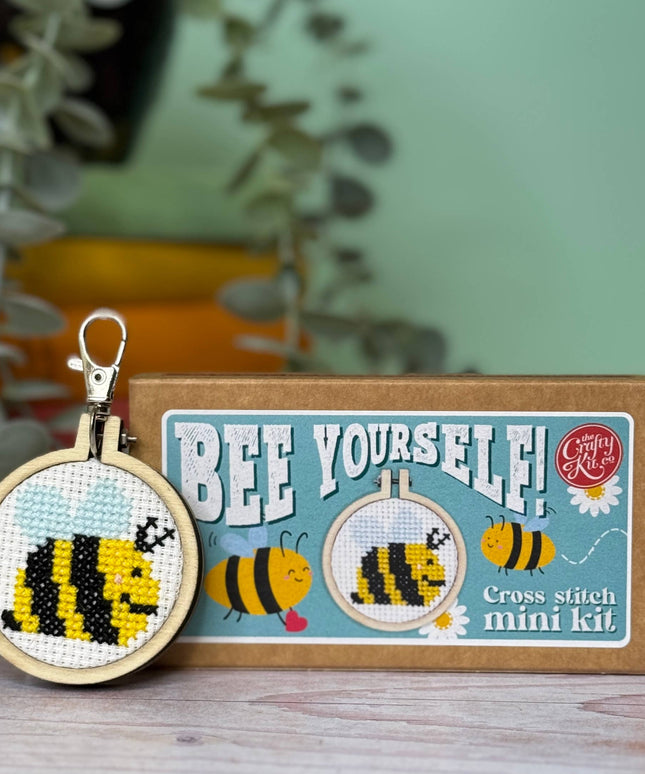 Bee Yourself! Mini Matchbox Broderingssett