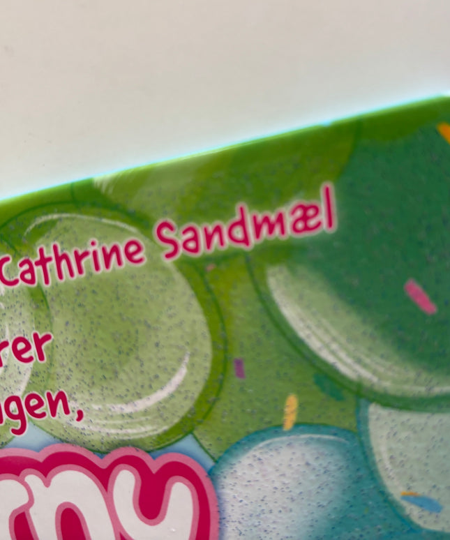 Lyng, Sandra: Gratulerer med dagen, Corny
