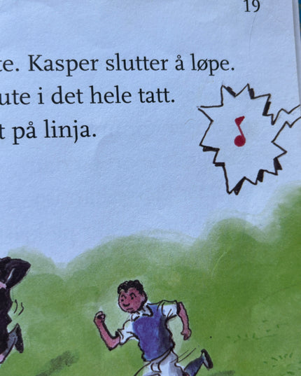 Jensen, Jørn: Kasper spiller realt
