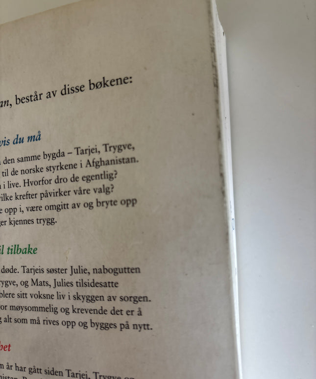Flatland, Helga: Bli hvis du kan