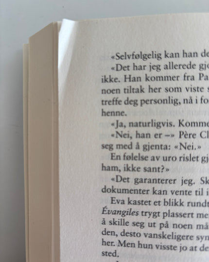 Harmel, Kristin: Boken med glemte navn