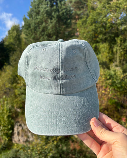 Brodert Caps | Følelsesmessig Investert i Fiksjonelle Karakterer | Sage Green