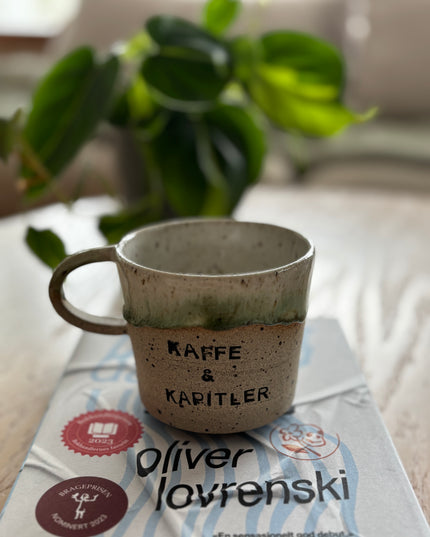 Kaffe & kapitler kaffekopp - Håndlaget keramikk