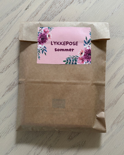 Forhåndsbestilling | Stor Lykkepose Sommer | Overraskelsespose med klistremerkeark, washitape og andre fine småsaker