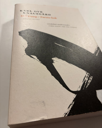 Min kamp / Første bok - Karl Ove Knausgård (pocket)