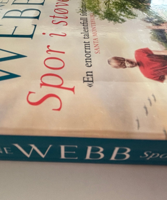 Webb, Katherine: Spor i støvet