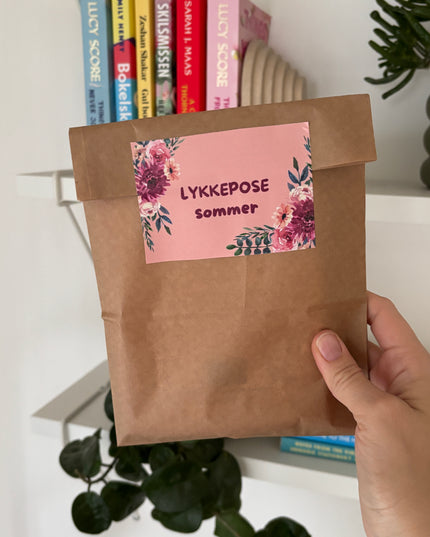 Forhåndsbestilling | Stor Lykkepose Sommer | Overraskelsespose med klistremerkeark, washitape og andre fine småsaker