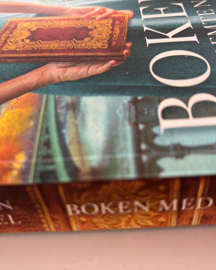 Harmel, Kristin: Boken med glemte navn