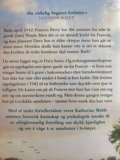 Webb, Katherine: Spor i støvet