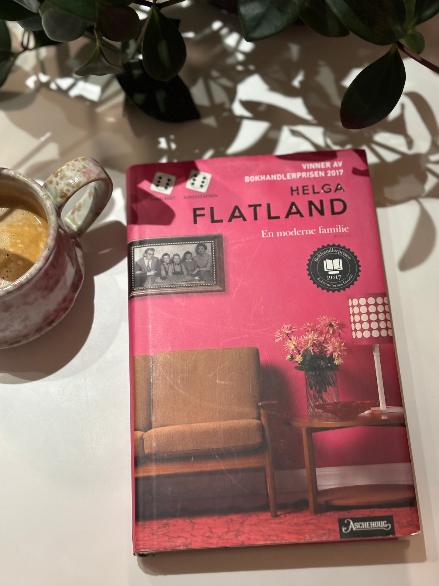 Flatland, Helga: En moderne familie