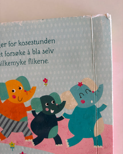 Goboken: En elefant kom marsjerende