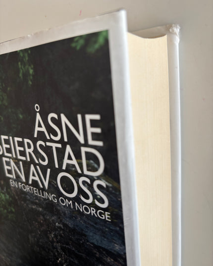 Seierstad, Åsne: En av oss