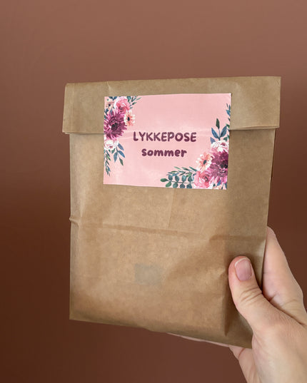 Forhåndsbestilling | Stor Lykkepose Sommer | Overraskelsespose med klistremerkeark, washitape og andre fine småsaker