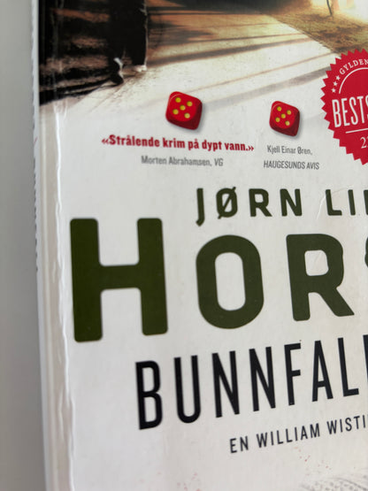 Lier Horst, Jørn: Bunnfall