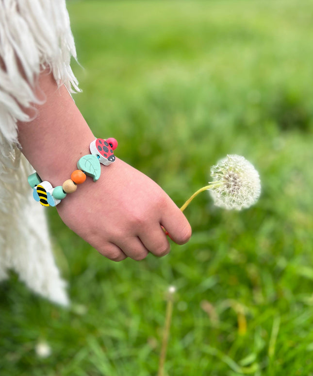 Lag Ditt Eget Småkryp Armbånd | DIY Armbånd