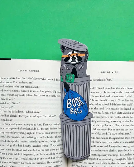 Bokmerke | Naughty Book Loving Raccoon (det er die cut!) LIMITED